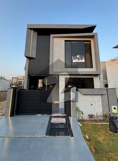 ڈی ایچ اے 9 ٹاؤن ڈیفنس (ڈی ایچ اے),لاہور میں 3 کمروں کا 5 مرلہ مکان 2.35 کروڑ میں برائے فروخت۔ ڈی ایچ اے 9 ٹاؤن ڈیفنس (ڈی ایچ اے),لاہور میں 3 کمروں کا 5 مرلہ مکان 2.35 کروڑ میں برائے فروخت۔