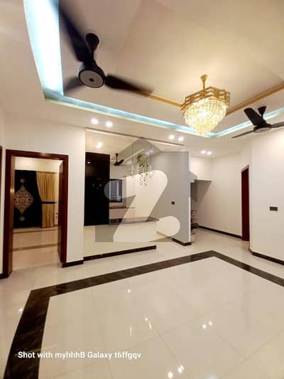 بحریہ ٹاؤن فیز 8 بحریہ ٹاؤن راولپنڈی,راولپنڈی میں 3 کمروں کا 1 کنال بالائی پورشن 92.0 ہزار میں کرایہ پر دستیاب ہے۔