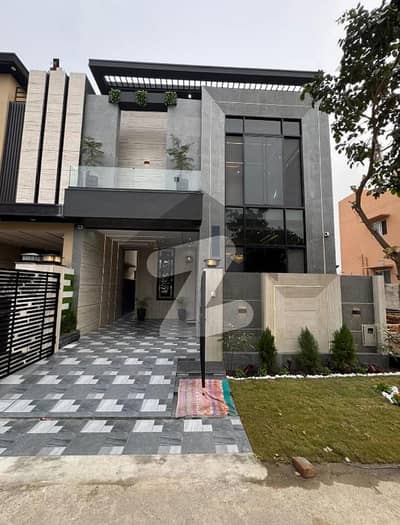 8 marla house available for rent in 9 town DHA lahore