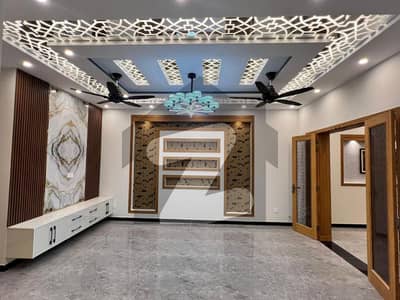 بحریہ ٹاؤن فیز 8 بحریہ ٹاؤن راولپنڈی,راولپنڈی میں 3 کمروں کا 1 کنال زیریں پورشن 1.0 لاکھ میں کرایہ پر دستیاب ہے۔