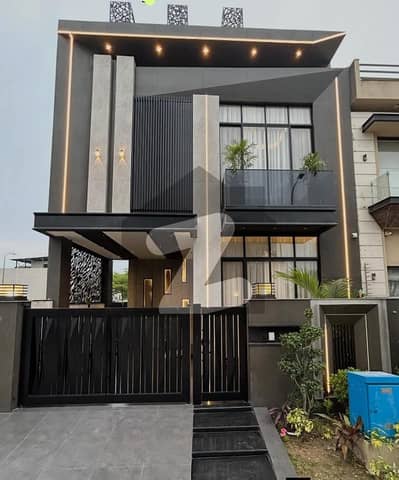 ڈی ایچ اے 9 ٹاؤن ڈیفنس (ڈی ایچ اے),لاہور میں 3 کمروں کا 5 مرلہ مکان 2.95 کروڑ میں برائے فروخت۔ ڈی ایچ اے 9 ٹاؤن ڈیفنس (ڈی ایچ اے),لاہور میں 3 کمروں کا 5 مرلہ مکان 2.95 کروڑ میں برائے فروخت۔