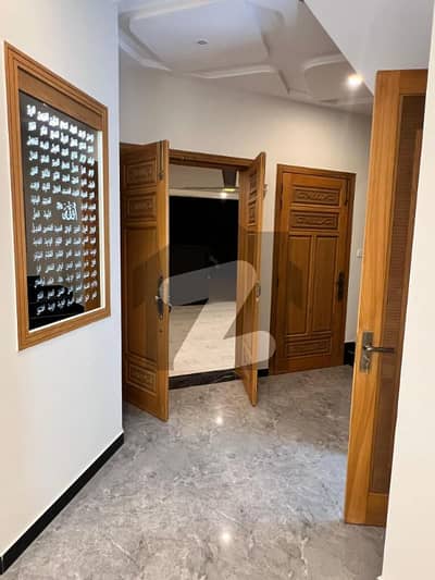 بحریہ ٹاؤن فیز 8 بحریہ ٹاؤن راولپنڈی,راولپنڈی میں 3 کمروں کا 1 کنال بالائی پورشن 98.0 ہزار میں کرایہ پر دستیاب ہے۔