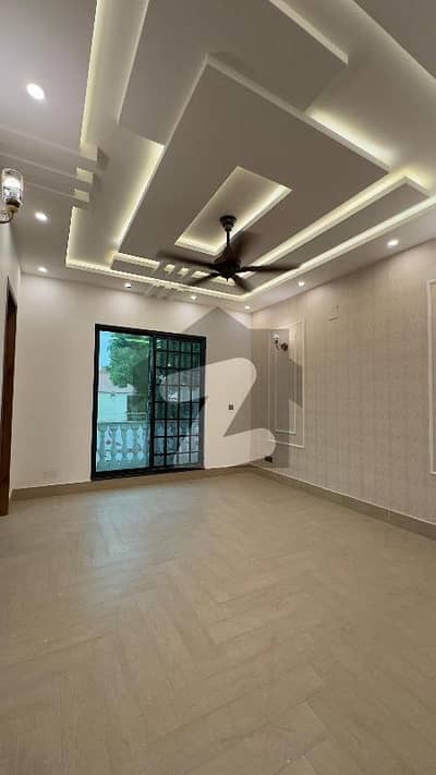 ماڈل ٹاؤن لاہور میں 3 کمروں کا 1 کنال بالائی پورشن 1.5 لاکھ میں کرایہ پر دستیاب ہے۔