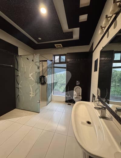 2 KANAL BEAUTIFUL INDEPENDENT PORTION EXCELLENT LOCATION SEPARATE GATE