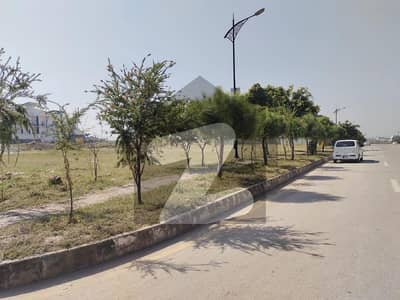 Main Boulevard corner plot Main Boulevard corner plot