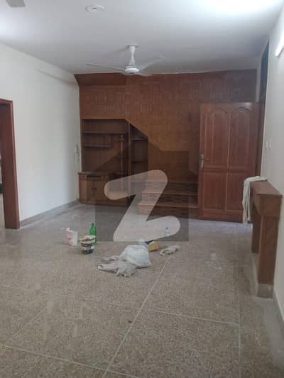 3 Bedrooms & 3 Bathrooms DD Tv Lounge & Kitchen