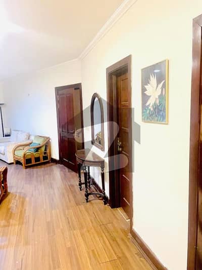 گلبرگ لاہور میں 4 کمروں کا 12 مرلہ مکان 3.5 لاکھ میں کرایہ پر دستیاب ہے۔