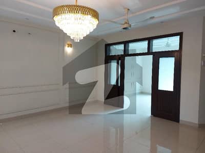 10 Marla Beautiful New House For Sale On Prime Location , Near To Park , Near To Main Bulevourd , Near To Masjid.   Ideal Location For Family Residence.