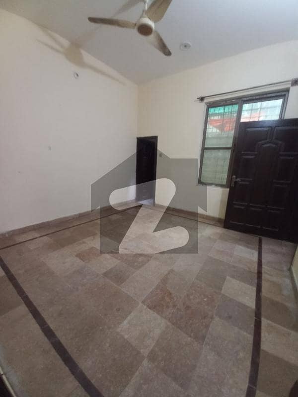 پشاور روڈ راولپنڈی میں 3 کمروں کا 9 مرلہ زیریں پورشن 60.0 ہزار میں کرایہ پر دستیاب ہے۔ پشاور روڈ راولپنڈی میں 3 کمروں کا 9 مرلہ زیریں پورشن 60.0 ہزار میں کرایہ پر دستیاب ہے۔