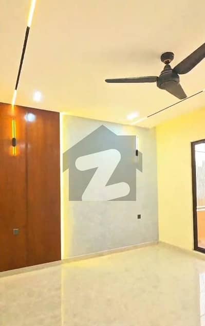 ایم پی سی ایچ ایس - بلاک ای ایم پی سی ایچ ایس ۔ ملٹی گارڈنز,بی ۔ 17,اسلام آباد میں 4 کمروں کا 8 مرلہ مکان 3.95 کروڑ میں برائے فروخت۔