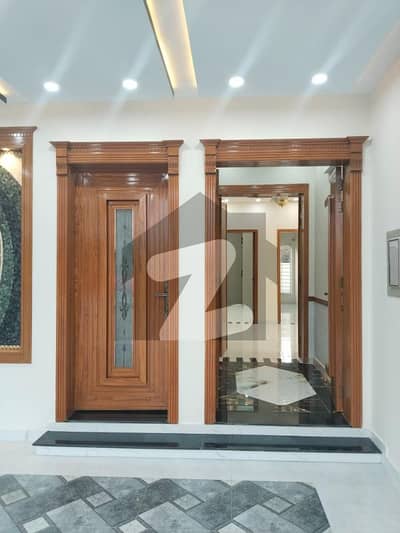 ٹاپ سٹی 1 - بلاک اے ٹاپ سٹی 1,اسلام آباد میں 5 کمروں کا 10 مرلہ مکان 4.8 کروڑ میں برائے فروخت۔