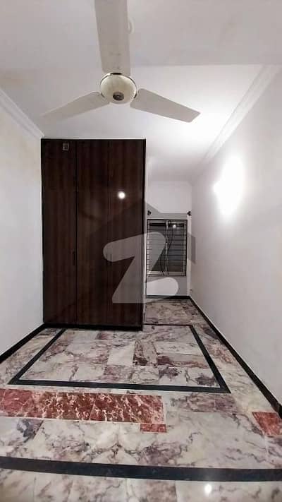 جی ۔ 8/2 جی ۔ 8,اسلام آباد میں 2 کمروں کا 6 مرلہ زیریں پورشن 75.0 ہزار میں کرایہ پر دستیاب ہے۔