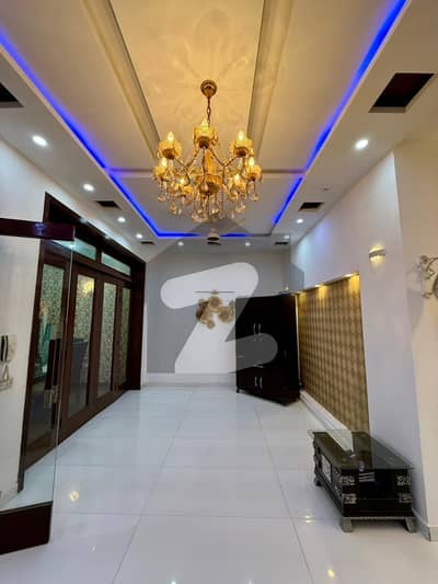 ڈی ایچ اے فیز 5 - بلاک ایل فیز 5,ڈیفنس (ڈی ایچ اے),لاہور میں 5 کمروں کا 10 مرلہ مکان 6.55 کروڑ میں برائے فروخت۔