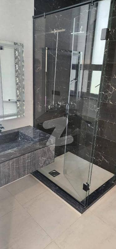 10 Marla complete house available for rent in lake city