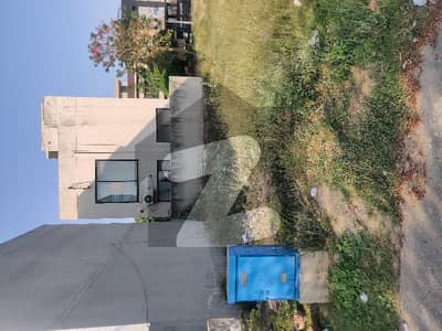 ڈی ایچ اے 9 ٹاؤن ۔ بلاک ڈی ڈی ایچ اے 9 ٹاؤن,ڈیفنس (ڈی ایچ اے),لاہور میں 5 مرلہ رہائشی پلاٹ 98.0 لاکھ میں برائے فروخت۔