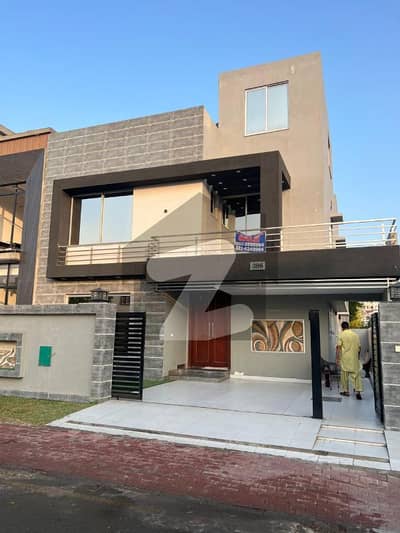 10 Marla Residential House For Sale In Overseas B, Nearby Commercial Market, School, Mosque and Health Care Canter