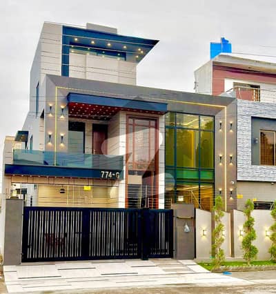 10 Marla Classic Luxury House For Sale