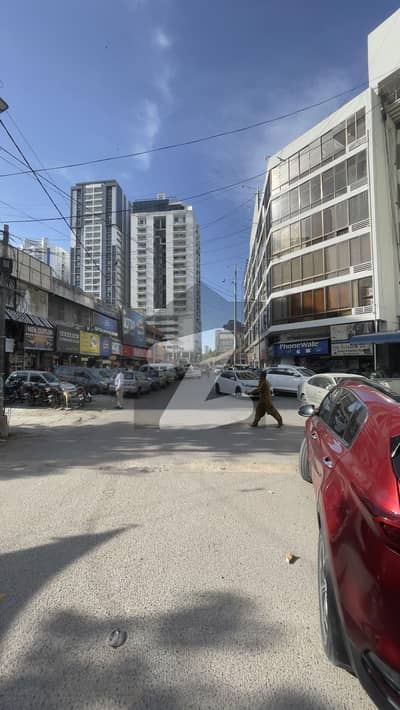 PRIME INVESTMENT OPPORTUNITY: COMMERCIAL SHOP FOR SALE CLIFTON BLOCK 5  Location: Super Market area, Clifton Block 5 (Karachis Premium Business Hub)   Size: 400 Sq. Ft. Ground Floor + Mezzanine Floor Asking Price: 3.7 Crore (PKR)