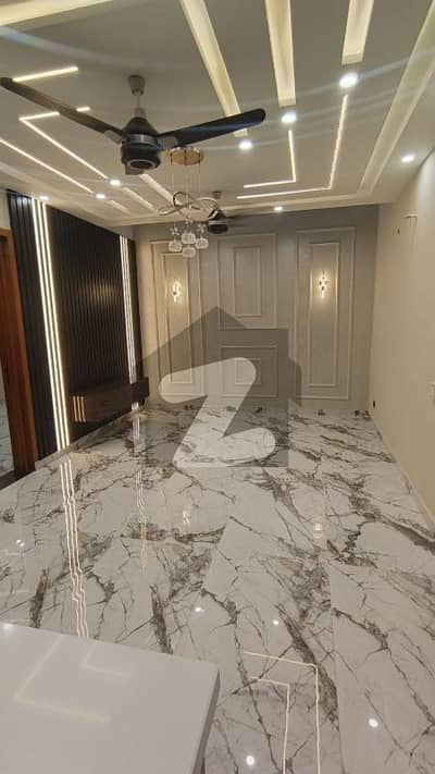 سینٹرل پارک ہاؤسنگ سکیم لاہور میں 4 کمروں کا 5 مرلہ مکان 80.0 ہزار میں کرایہ پر دستیاب ہے۔