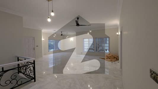 500 Yard 5 Bed Beutiful Bungalow For Rent With Big Parking Near By All amenities