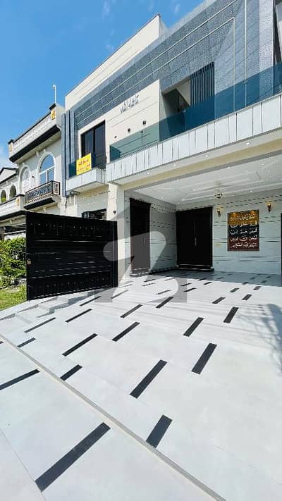 ایل ڈی اے ایوینیو لاہور میں 6 کمروں کا 10 مرلہ مکان 4.15 کروڑ میں برائے فروخت۔