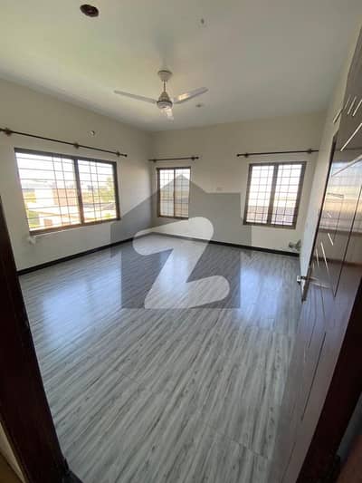 سوان گارڈن ۔ بلاک ایچ سوان گارڈن,اسلام آباد میں 4 کمروں کا 1 کنال بالائی پورشن 72.0 ہزار میں کرایہ پر دستیاب ہے۔