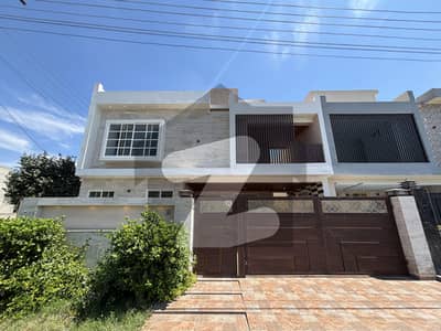 10 MARLA HOUSE AVAILABLE FOR RENT