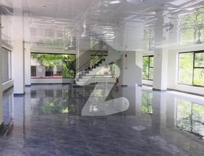 جی ۔ 8 اسلام آباد میں 1 کنال عمارت 9.5 لاکھ میں کرایہ پر دستیاب ہے۔