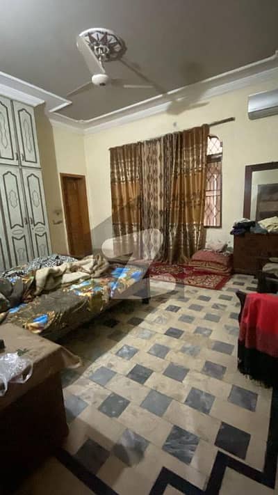 مرغزار آفیسرز کالونی لاہور میں 4 کمروں کا 1 کنال زیریں پورشن 85.0 ہزار میں کرایہ پر دستیاب ہے۔