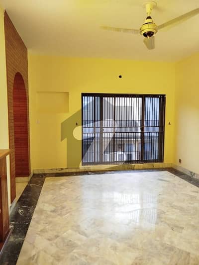 F10 3Bedroom 3bath Upper Portion Chops In Marbal Flooring 3 Car Parking Separate Gate