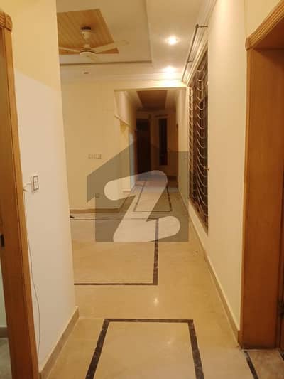 آئی ۔ 8 اسلام آباد میں 3 کمروں کا 14 مرلہ زیریں پورشن 1.65 لاکھ میں کرایہ پر دستیاب ہے۔