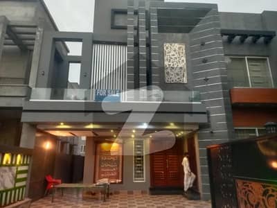 بحریہ ٹاؤن رفیع بلاک بحریہ ٹاؤن سیکٹر ای,بحریہ ٹاؤن,لاہور میں 5 کمروں کا 10 مرلہ مکان 4.5 کروڑ میں برائے فروخت۔ بحریہ ٹاؤن رفیع بلاک بحریہ ٹاؤن سیکٹر ای,بحریہ ٹاؤن,لاہور میں 5 کمروں کا 10 مرلہ مکان 4.5 کروڑ میں برائے فروخت۔