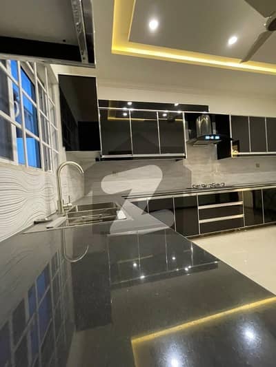 نیول اینکریج - بلاک ایم نیول اینکریج,اسلام آباد میں 6 کمروں کا 1 کنال مکان 9.5 کروڑ میں برائے فروخت۔