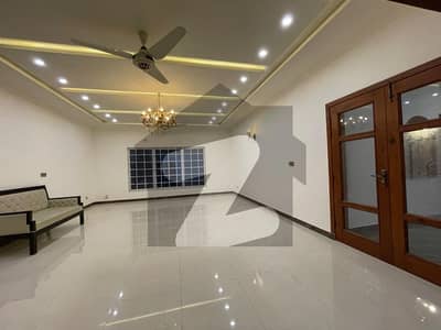 نیول اینکریج - بلاک ایم نیول اینکریج,اسلام آباد میں 6 کمروں کا 1 کنال مکان 9.5 کروڑ میں برائے فروخت۔