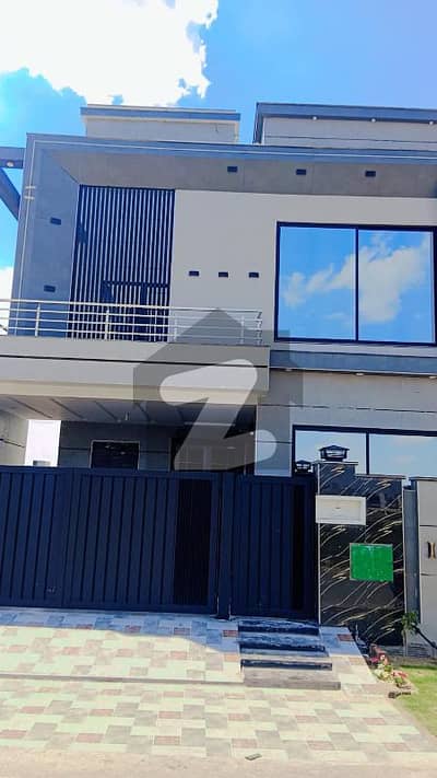 بحریہ آرچرڈ لاہور میں 4 کمروں کا 8 مرلہ مکان 1.0 لاکھ میں کرایہ پر دستیاب ہے۔