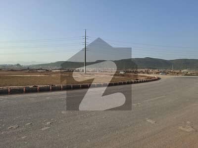 مارگلہ انکلیو مارگلہ ایونیو,اسلام آباد میں 1 کنال رہائشی پلاٹ 6.5 کروڑ میں برائے فروخت۔