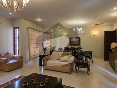 ڈی ایچ اے فیز 8 ڈی ایچ اے ڈیفینس,کراچی میں 6 کمروں کا 2 کنال مکان 8.5 لاکھ میں کرایہ پر دستیاب ہے۔