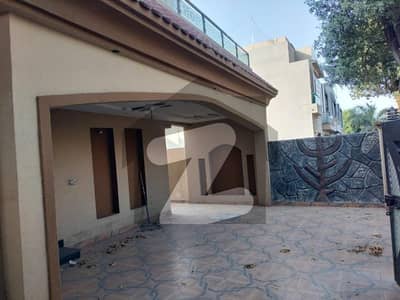10 Marla House In Beautiful Location Of Bahria Town - Block DD In Lahore