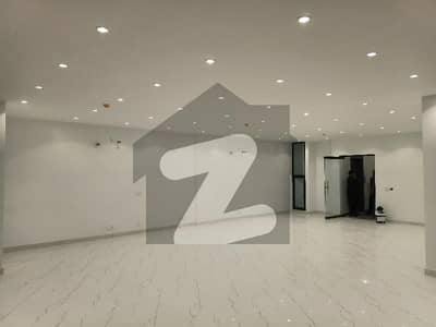 ڈی ایچ اے فیز 8 - کمرشل براڈوے ڈی ایچ اے فیز 8,ڈیفنس (ڈی ایچ اے),لاہور میں 8 مرلہ دفتر 95.0 ہزار میں کرایہ پر دستیاب ہے۔