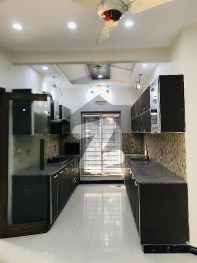 10 Marla Neat and clean upper portion available for rent gulbahar block Bahria Town Lahore
