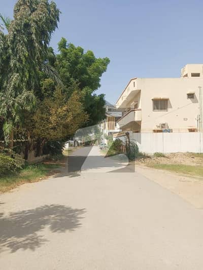 Buy A Prime Location 400 Square Yards Residential Plot For sale In Saadi Town