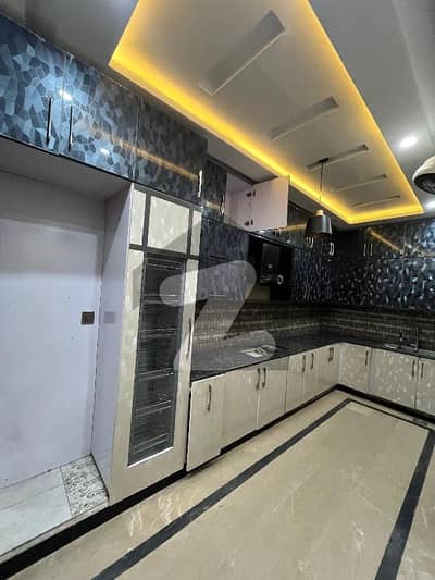 بنی گالہ اسلام آباد میں 5 کمروں کا 12 مرلہ مکان 1.8 لاکھ میں کرایہ پر دستیاب ہے۔