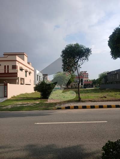 فضائیہ ہاؤسنگ سکیم فیز 1 فضائیہ ہاؤسنگ سکیم,لاہور میں 1 کنال رہائشی پلاٹ 3.25 کروڑ میں برائے فروخت۔