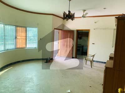 TEN MARLA UPPER PORTON AVAILABLE FOR RENT IN DHA PHASE 4