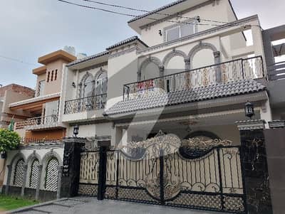 فارمانئیٹس ہاؤسنگ سکیم لاہور میں 6 کمروں کا 10 مرلہ مکان 3.95 کروڑ میں برائے فروخت۔