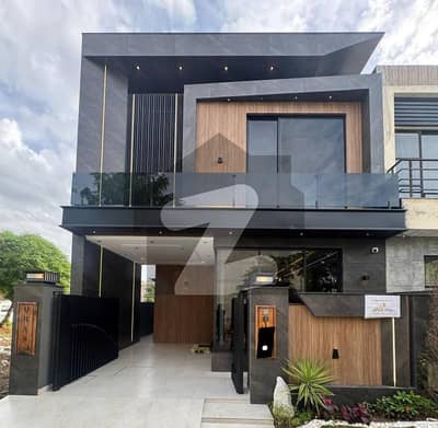 پارک ویو سٹی لاہور میں 4 کمروں کا 5 مرلہ مکان 1.65 کروڑ میں برائے فروخت۔