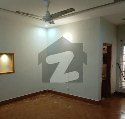 ڈی ۔ 12 اسلام آباد میں 5 کمروں کا 8 مرلہ مکان 2.2 لاکھ میں کرایہ پر دستیاب ہے۔ ڈی ۔ 12 اسلام آباد میں 5 کمروں کا 8 مرلہ مکان 2.2 لاکھ میں کرایہ پر دستیاب ہے۔