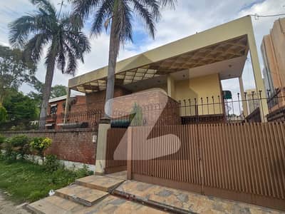 جوہر ٹاؤن فیز 2 جوہر ٹاؤن,لاہور میں 8 کمروں کا 2 کنال مکان 5.0 لاکھ میں کرایہ پر دستیاب ہے۔