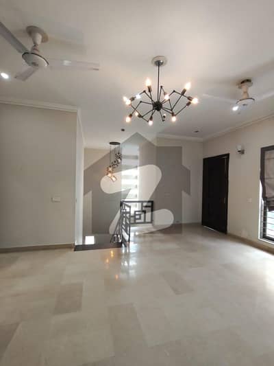 ای ۔ 11 اسلام آباد میں 4 کمروں کا 10 مرلہ مکان 2.3 لاکھ میں کرایہ پر دستیاب ہے۔