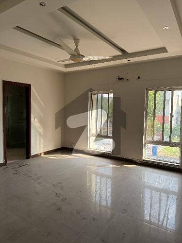 بحریہ آرچرڈ لاہور میں 3 کمروں کا 6 مرلہ فلیٹ 70.0 ہزار میں کرایہ پر دستیاب ہے۔